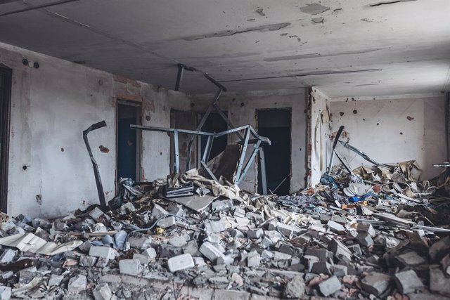 Archivo - Imagen de archivo del interior de un edificio destruido por un ataque ruso en la ciudad ucraniana de Avdivka