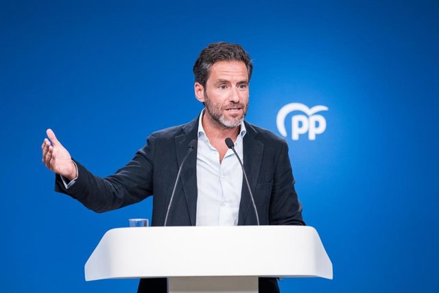 El vicesecretario de Cultura y Sociedad Abierta del PP, Borja Sémper, al finalizar una rueda de prensa posterior a la reunión del Comité de Dirección del Partido Popular, en la sede nacional del PP, a 28 de agosto de 2023, en Madrid (España)