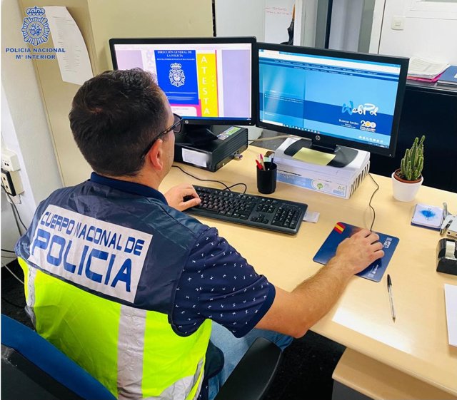 Archivo - La Policía Nacional mantiene la investigación abierta ya que los investigadores consideran que podría haber nuevas víctimas en Melilla, Málaga o Córdoba, lugares en los que el sacerdote arrestado ha residido.