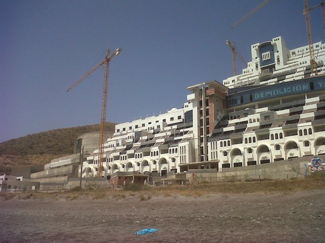 Archivo - Hotel de Azata del Sol en el paraje de El Algarrobico, en Carboneras (Almería)