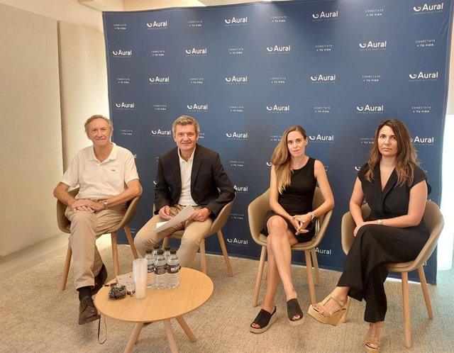 (I-D) El Catedrático Emérito En Paisaje Sonoro, Francesc Daumal; El Director General De Aural, Juan Ignacio Martínez; La Doctora En Otorrinolaringología De Son Espases, Meritxell Valls, Y La Directora Técnica Del Centro Aural De Palma, Cristina Moncusí.