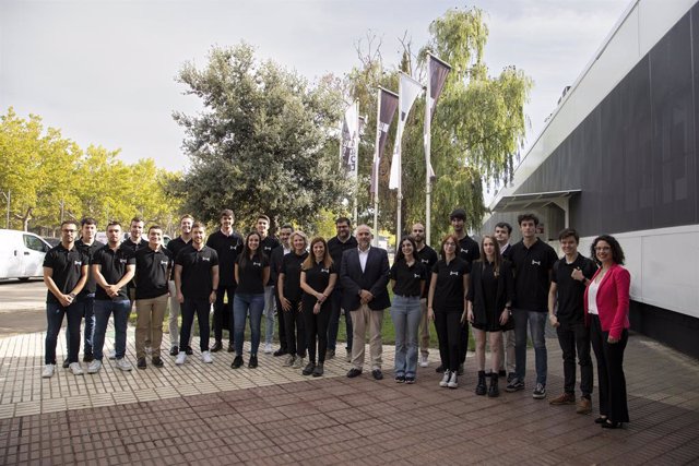 Los miembros de la XII Promioción del programa 'Graduates'.