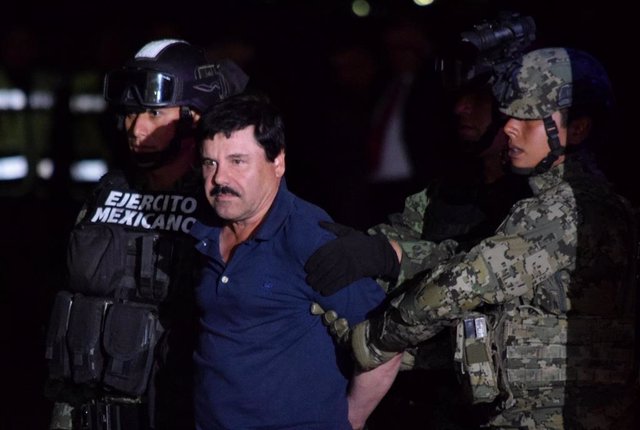Archivo - El antiguo jefe del Cartel de Sinaloa, Joaquín 'El Chapo' Guzmán, durante su detención en 2016.