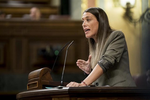 La diputada de Junts, Miriam Nogueras, durante la primera sesión del debate de investidura del líder del PP.