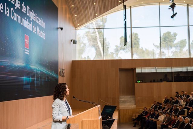 Archivo - La presidenta de la Comunidad de Madrid, Isabel Díaz Ayuso, interviene durante una presentación