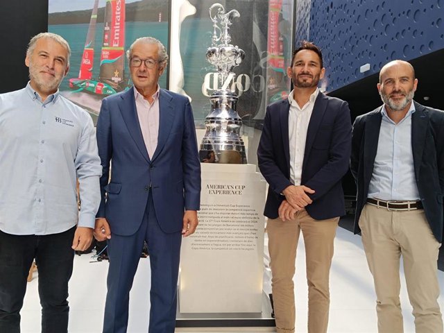 El representante de la America's Cup Experience, Xavier Andrades; el presidente del Salón Náutico, Luis Conde; el director, Josep Antoni Llopart; y el director general de la Asociación Nacional de Empresas Náuticas (Anen), Jordi Carrasco