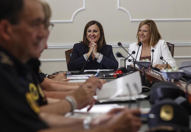 La alcaldesa de València, María José Catalá, y la delegada del Gobierno en la Comunitat Valenciana, Pilar Bernabé, en la Junta Local de Seguridad con motivo de la celebración del 9 d'Octubre que han presidido en el Ayuntamiento.