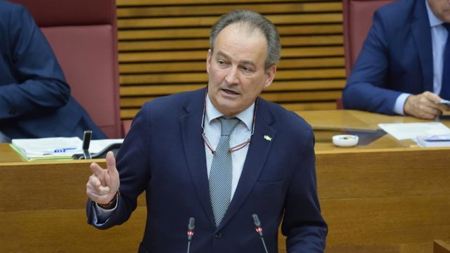 El conseller de Agricultura, José Luis Aguirre