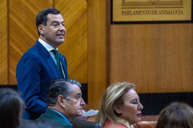 El presidente de la Junta de Andalucía, Juanma Moreno interviene  la sesión de control al Gobierno en la segunda jornada del Pleno del Parlamento andaluz. A 14 de septiembre de 2023, en Sevilla (Andalucía, España). Sesión de Control al Gobierno con pregun