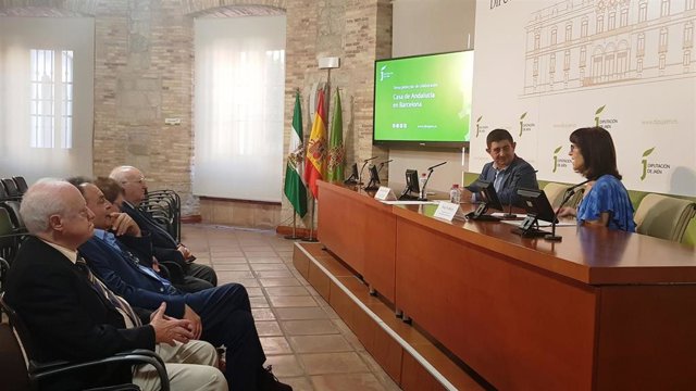 Firma del protocolo con la Casa de Andalcucía en Barcelona.