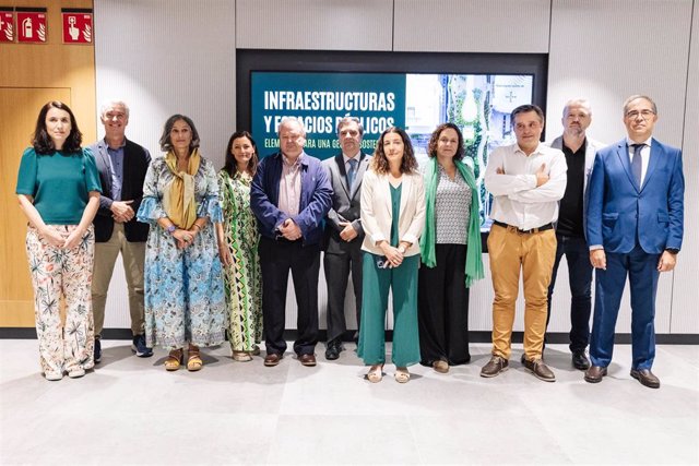Foto de familia de los asistentes al encuentro Informativo de Europa Press, en el auditorio Meeting Place, a 28 de septiembre de 2023, en Madrid (España). Organizado con la colaboración de la Asociación de Empresas Restauradoras del Paisaje y Medio Ambien