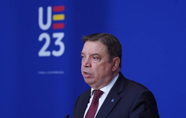 El ministro de Agricultura, Pesca y Alimentación en funciones, Luis Planas, atiende a los medios en el Palacio de Congresos, donde a las 08,40 horas recibe a los ministros y jefes de delegación que asisten a la Reunión Informal de Ministros (RIM) de Agric