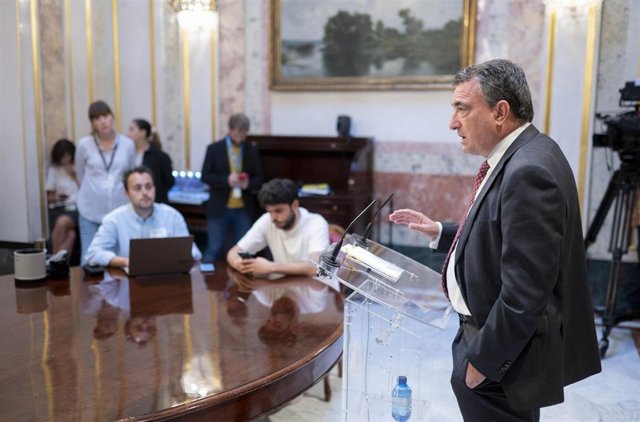 El portavoz del PNV en el Congreso, Aitor Esteban, en una rueda de prensa