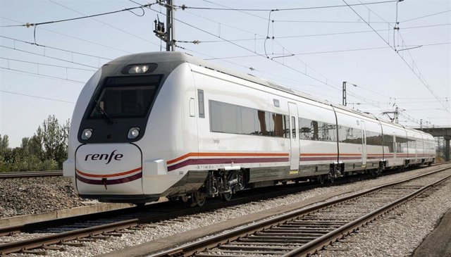 Archivo - Tren de Renfe