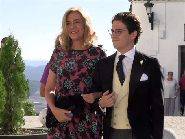 La infanta Cristina de Borbón y Grecia llegando a la boda de Javier Prado Benítez y Catalina Vereterra Gastearen, a 30 de septiembre de 2023, en Medina Sidonia (Cádiz, España).