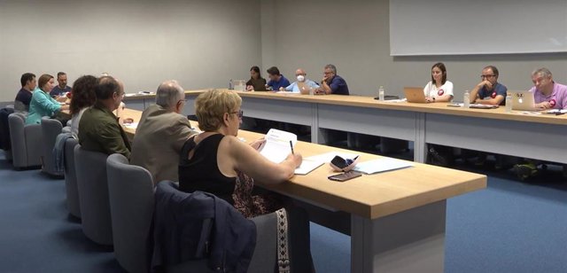 Reunión de la mesa sectorial docente no universitaria de Galicia, con representantes de la Consellería de Cultura, Educación, FP e Universidades y de los sindicatos CIG, CCOO, ANPE y UGT.