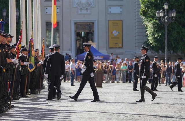 Homenaje a los caídos durante el acto del día de la Policía Nacional en la Plaza de San Francisco