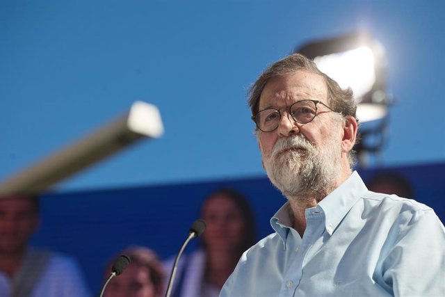 El expresidente del Gobierno Mariano Rajoy interviene durante la manifestación organizada por el PP, en la plaza de Felipe II, a 24 de septiembre de 2023, en Madrid (España). 