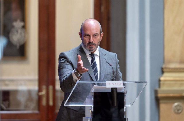El presidente del Senado, Pedro Rollán, interviene durante la entrega de reconocimientos con motivo del décimo aniversario de UNO Logística, a 25 de septiembre de 2023, en Madrid (España).