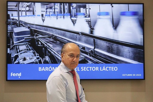 El director general de Fenil, Luis Calabozo en la presentación del Barómetro del sector lácteo.
