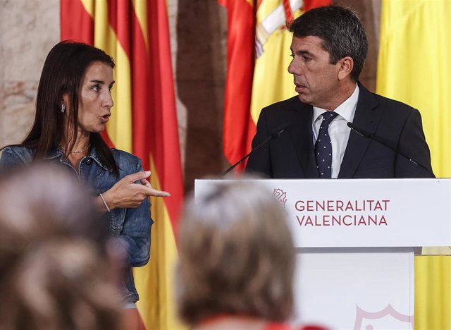 El presidente de la Generalitat, Carlos Mazón, y la consellera de Hacienda, Economía y Administración Pública, Ruth Merino