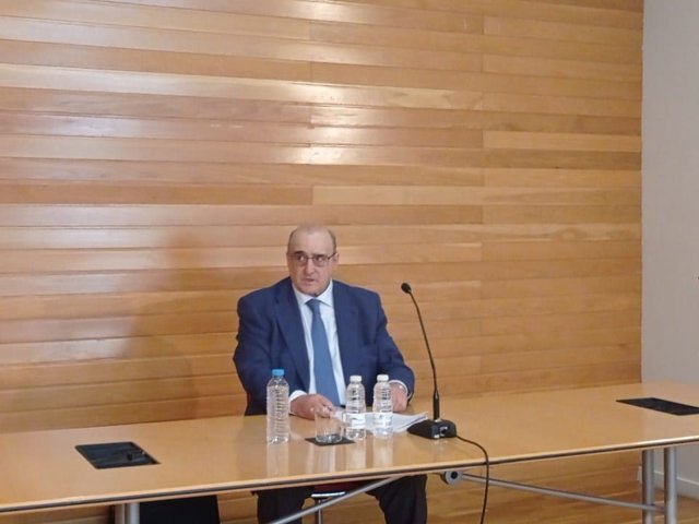 Archivo - El abogado de una de las niñas intercambiadas en el hospital San Millán de Logroño, José Sáez Morga