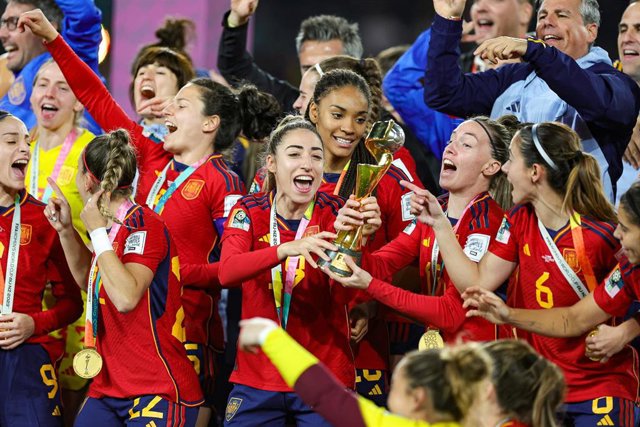 Archivo - España celebrando el Mundial de Fútbol Femenino 