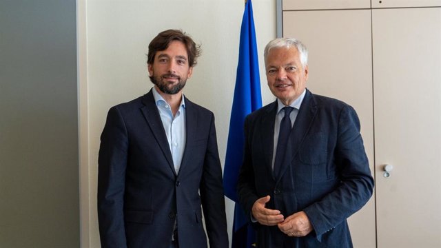 El jefe de la delegación de Ciudadanos en Europa, Adrián Vázquez, se reúne con el comisario europeo de Justicia, Didier Reynders.
