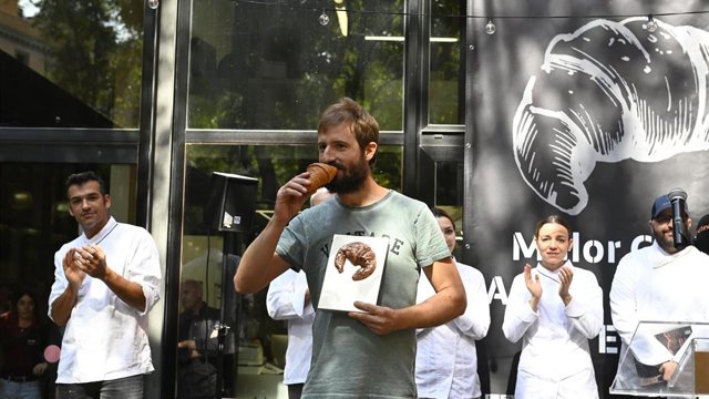 El guanyador del premi, Gil Prat