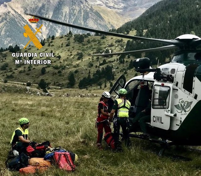 Archivo - Imagen de un rescate de la Guardia Civil de Huesca este fin, en el Pirineo.