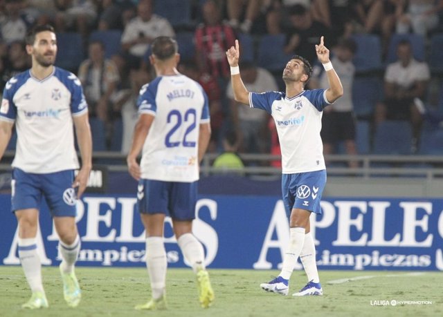 Ángel Rodríguez celebra un gol con el CD Tenerife.