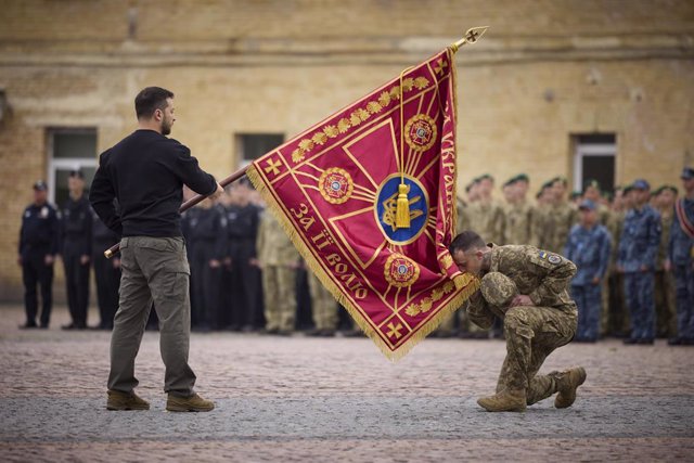 El presidente ucraniano, Volodimir Zelenski, durante una ceremonia militar.