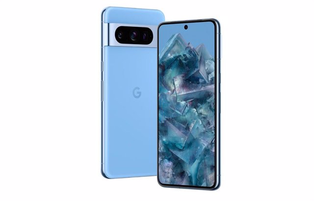 Google Pixel 8 en color azul celeste