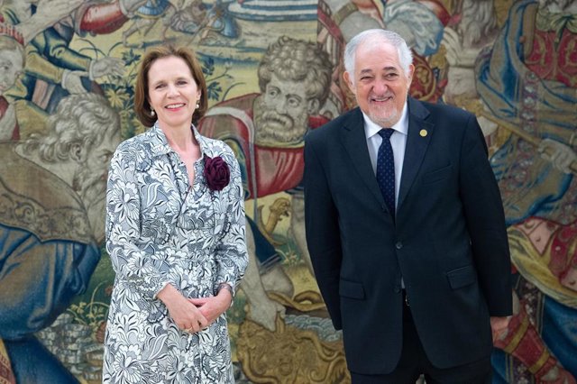 La presidenta del Tribunal Europeo de Derechos Humanos (TEDH), Siofra O`Leary, posa con motivo de su visita a España, en el Palacio de la Zarzuela, a 5 de octubre de 2023, en Madrid (España). Don Felipe ha recibido hoy a la Sra. Siofra O`Leary, presidenta