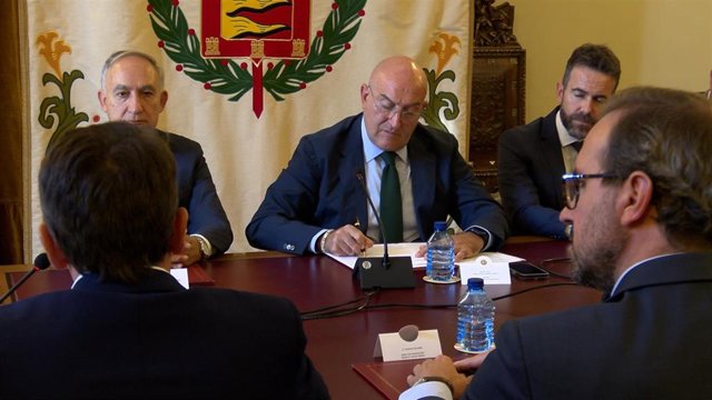 Reunión constitutiva de la Mesa Municipal de la Automoción de Valladolid.