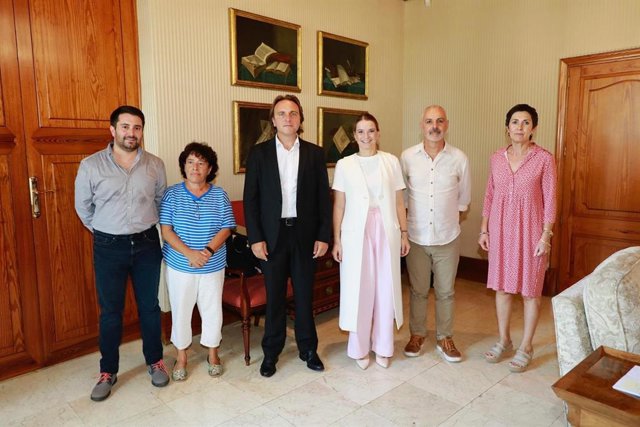Representantes de la OCB con la presidenta del Govern, Marga Prohens.