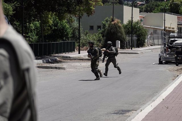 Archivo - Militares israelíes en la frontera con Líbano 