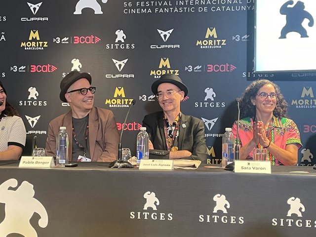 El director Pablo Berger, el director d'art José Luis Ágreda i l'autora Sara Varon, durant la presentació en el Festival de Sitges de 'Robot Dreams'