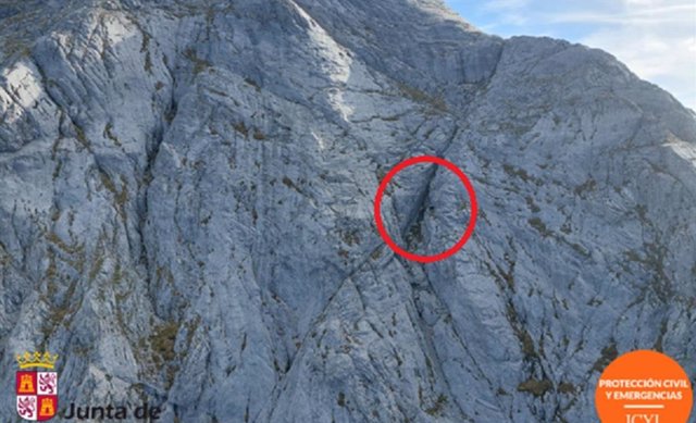 Montañero atrapado a unos 50 metros de la cumbre del pico en la Montaña Palentina