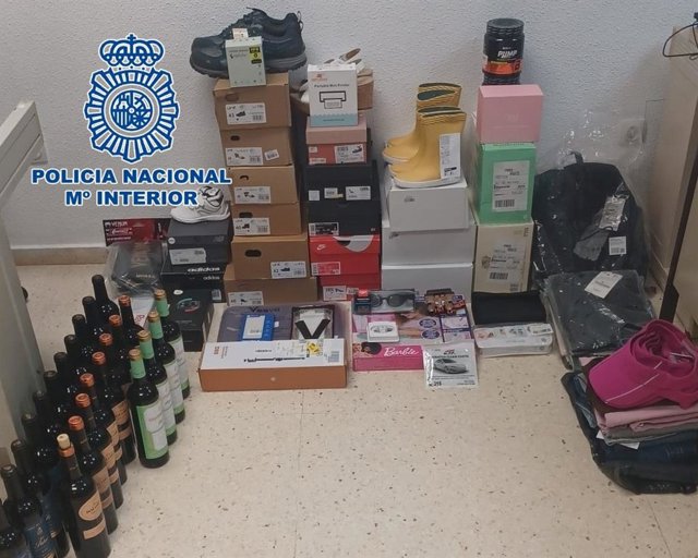 Material recuperado de los paquetes sustraídos presuntamente por el repartidor