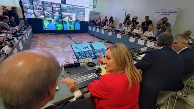 Marifrán Carazo, en primer plano, en la reunión del centro coordinador de seguridad de las cumbres europeas, el pasado miércoles