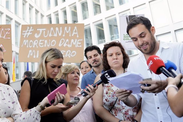 Plataforma Afectados por el Bono Alquiler Joven en Andalucía en la concentración de Sevilla.