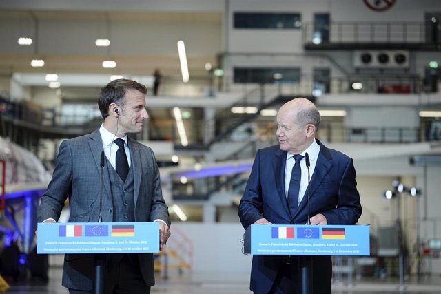 El canciller alemán, Olaf Scholz, y el presidente francés, Emmanuel Macron, en Hamburgo