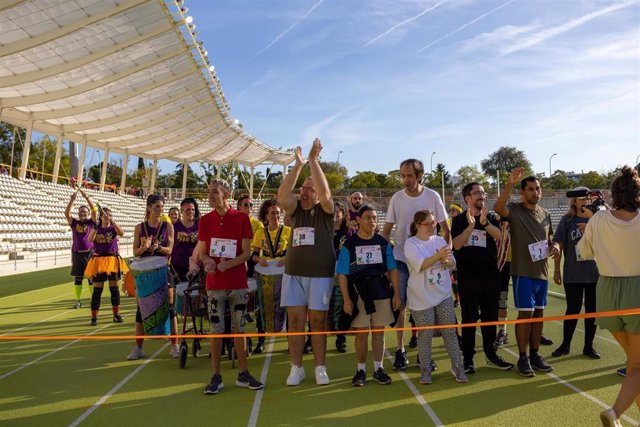 Participantes de la maratón 'Más corta del Mundo' de la Fundación Gomaespuma, celebrada el 8 de octubre en el Estadio Vallehermoso de Madrid