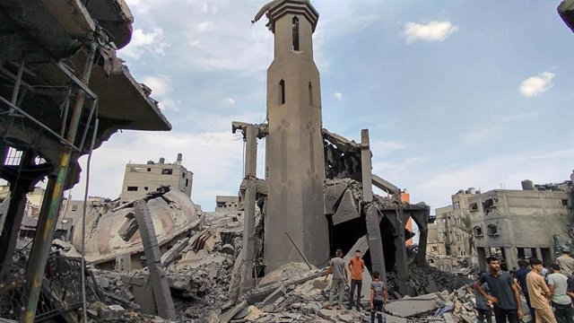 Una mezquita dañada en la Franja de Gaza tras los ataques aéreos de Israel 