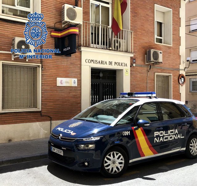 Rdo: "La Policía Nacional Detiene A Tres Personas Que Sustrajeron 9.800 Euros De La Cuenta Bancaria De Un Varón Que Había Contratado Los Servicios Sexuales De Una De Las Detenidas"