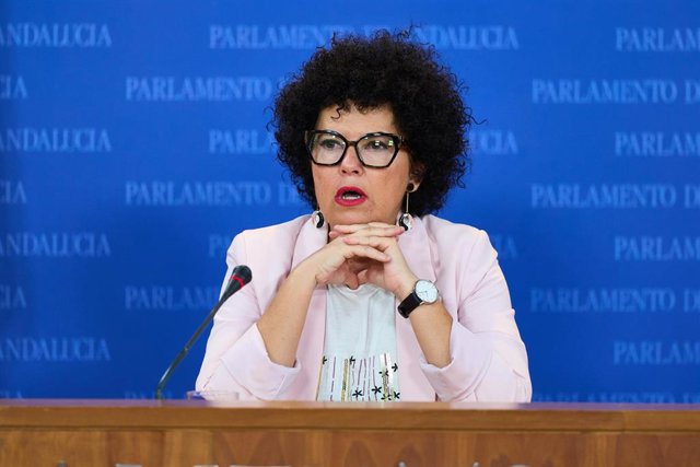 La portavoz adjunta del Grupo Mixto-Adelante Andalucía, Maribel Mora, este martes en rueda de prensa. 