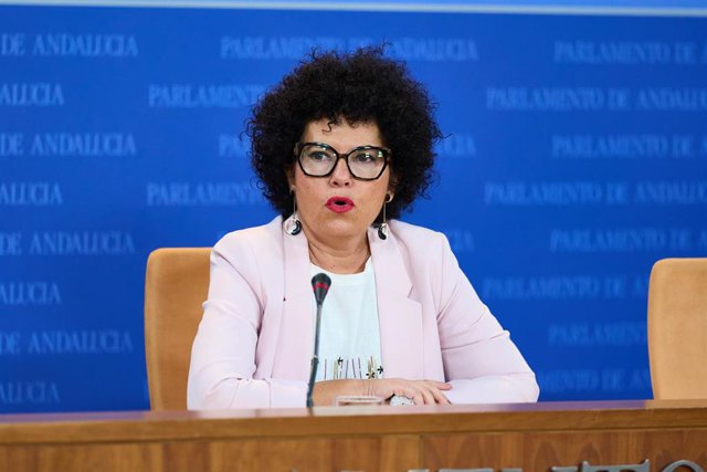 La presidenta del Grupo Mixto-Adelante Andalucía, Maribel Mora, este martes en rueda de prensa. 