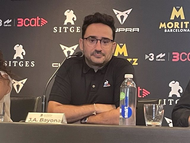 El director J.A.Bayona presenta 'La sociedad de la nieve' en el Festival de Sitges