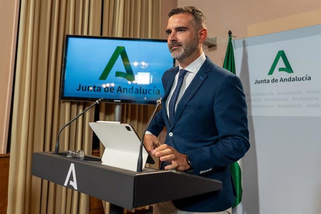 El consejero de Sostenibilidad, Medio Ambiente y Economía Azul y portavoz del Gobierno, Ramón Fernández-Pacheco, durante la rueda de prensa en el Palacio de San Telmo. A 10 de octubre de 2023, en Sevilla (Andalucía, España). (Foto de archivo).